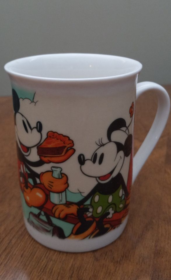 Minnie & Mickey Eating Mug